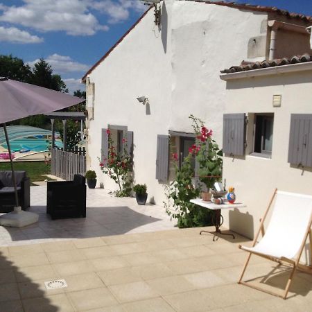 Studio Avec Piscine Privee Jardin Clos Et Wifi A Saint Jean D'Angely Buitenkant foto