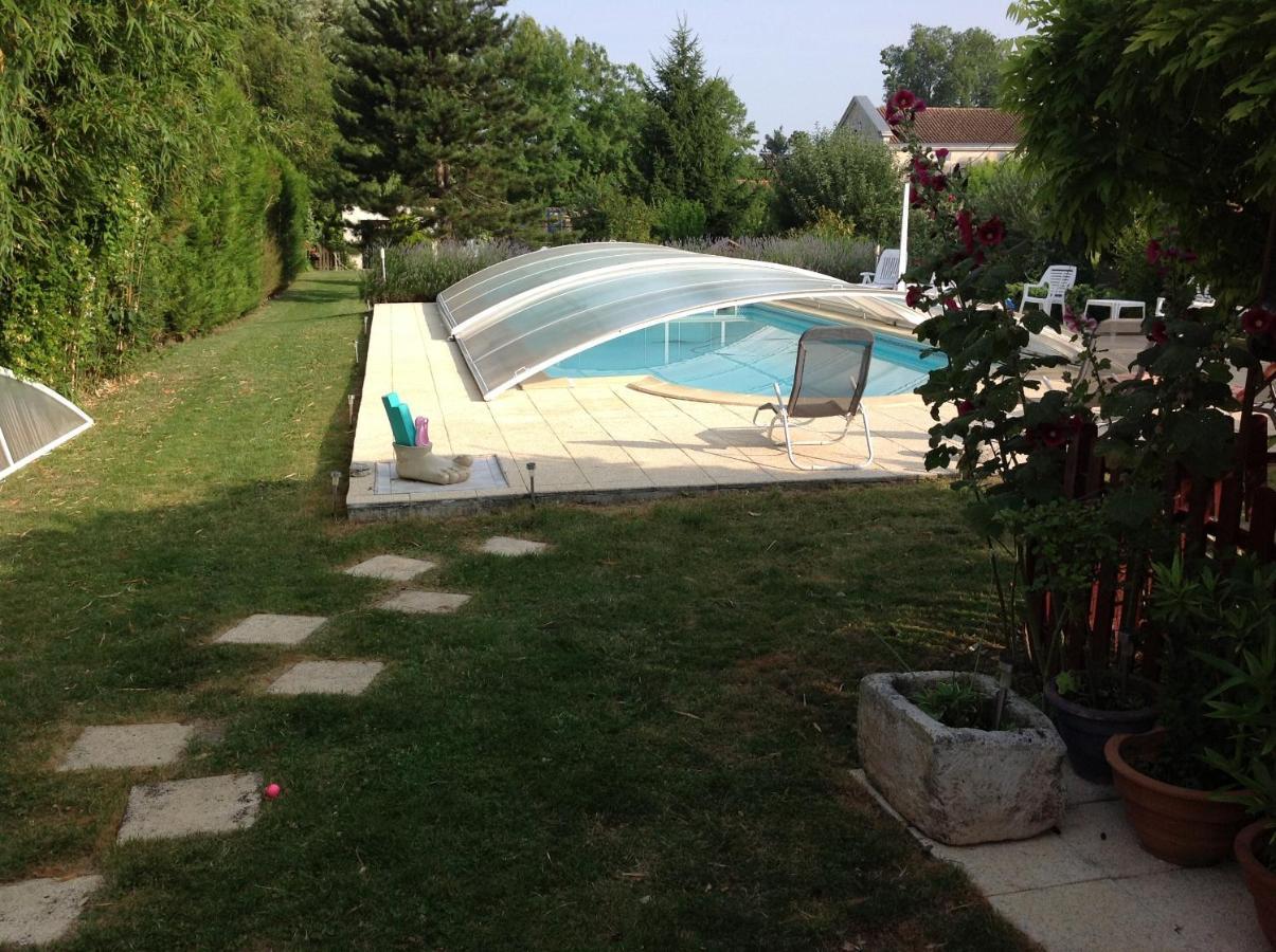 Studio Avec Piscine Privee Jardin Clos Et Wifi A Saint Jean D'Angely Buitenkant foto