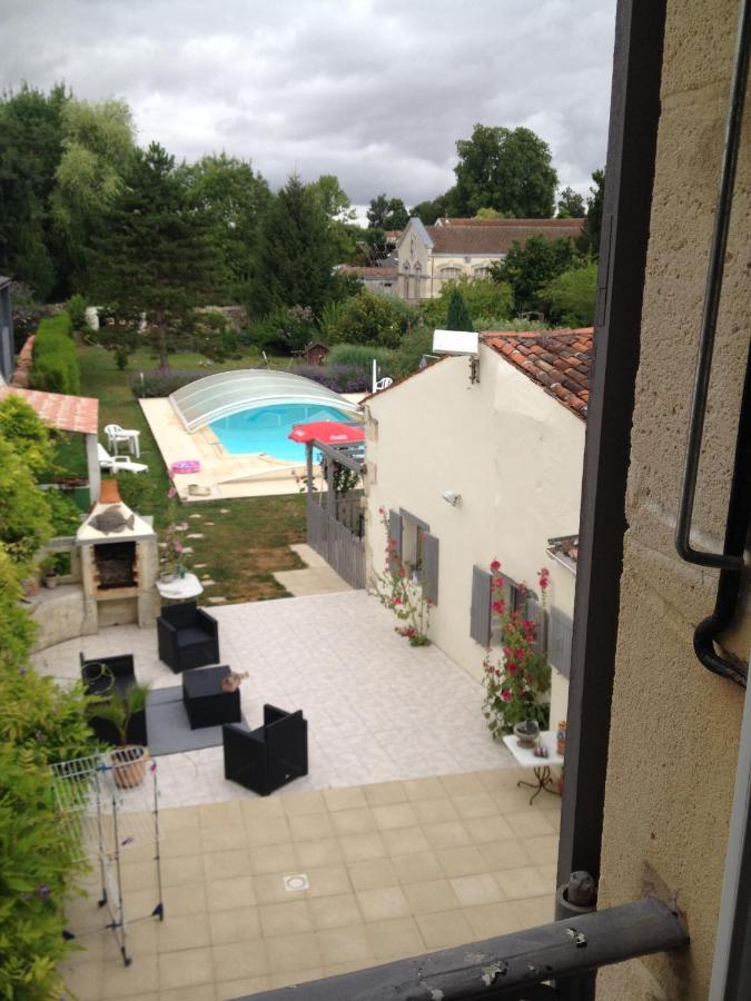 Studio Avec Piscine Privee Jardin Clos Et Wifi A Saint Jean D'Angely Buitenkant foto