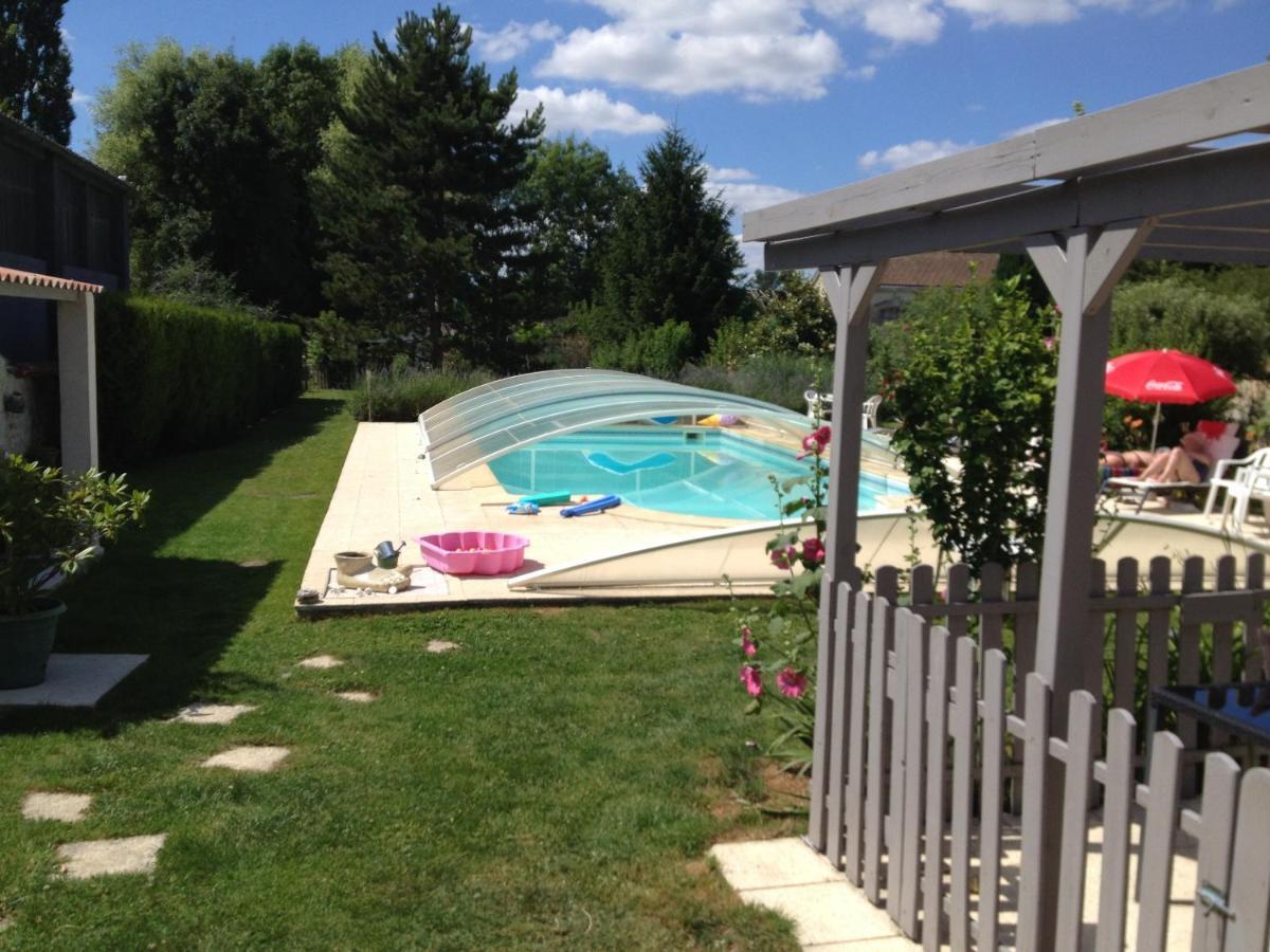 Studio Avec Piscine Privee Jardin Clos Et Wifi A Saint Jean D'Angely Buitenkant foto